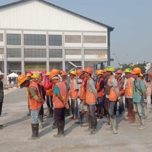 Barisan rapi pekerja PT KMP